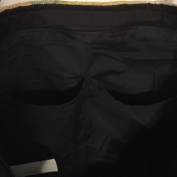 SOLD FLASH SALE SHADES OF COLOR WOVEN TOTE BAG - Picture 5 of 6